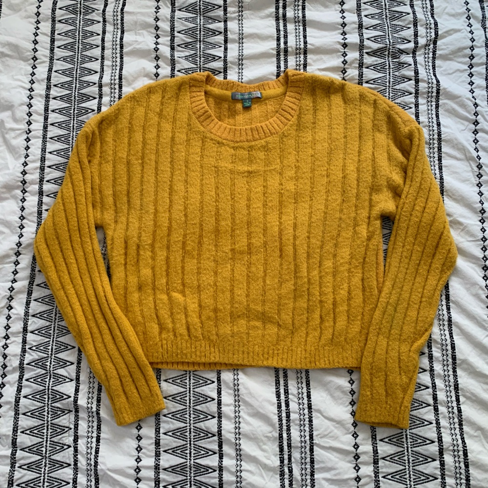 Good Luck Gem | Yellow Fuzzy Cropped Sweater Size Small